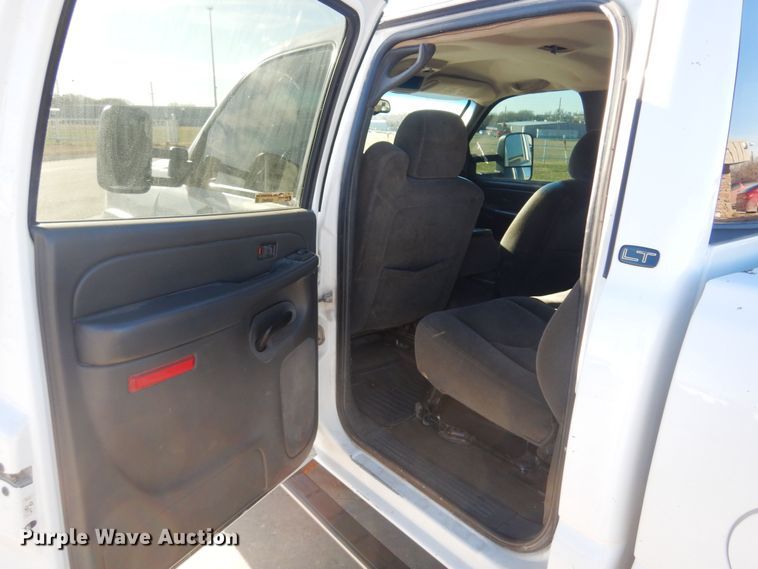 image for item GG9940 2006 Chevrolet Silverado 2500HD  Crew Cab pickup truck