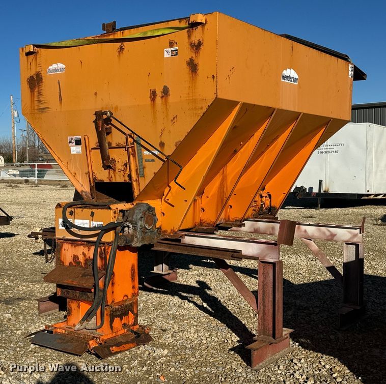 Henderson spreader in El Dorado, KS Item GG9965 for sale Purple Wave