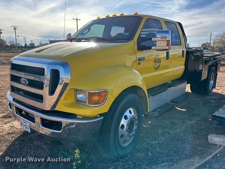 image for item JT9204 2012 Ford F650 Super Duty  Crew Cab flatbed truck