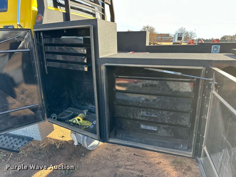 image for item JT9204 2012 Ford F650 Super Duty  Crew Cab flatbed truck