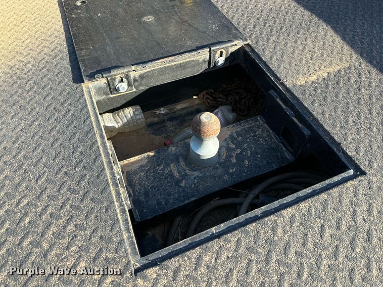 image for item JT9204 2012 Ford F650 Super Duty  Crew Cab flatbed truck