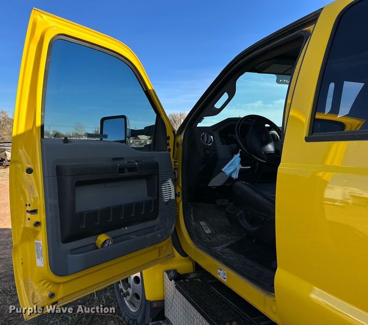 image for item JT9204 2012 Ford F650 Super Duty  Crew Cab flatbed truck