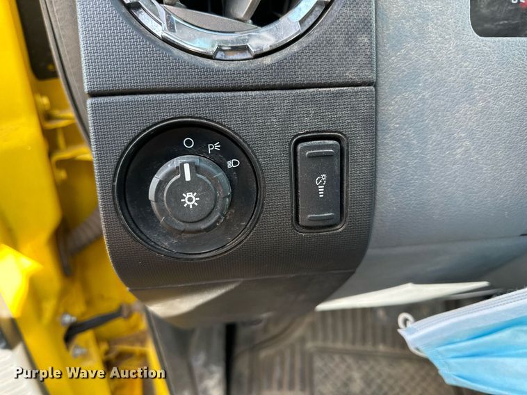 image for item JT9204 2012 Ford F650 Super Duty  Crew Cab flatbed truck