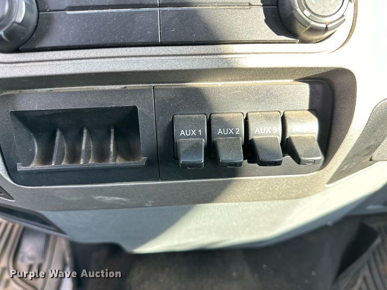 image for item JT9204 2012 Ford F650 Super Duty  Crew Cab flatbed truck