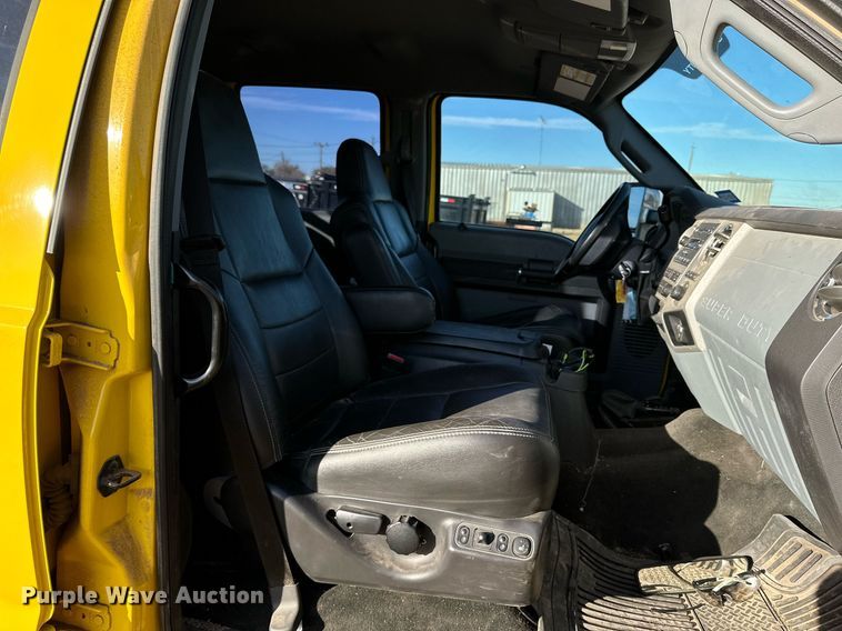 image for item JT9204 2012 Ford F650 Super Duty  Crew Cab flatbed truck