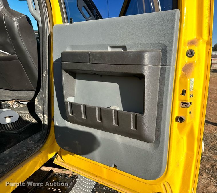 image for item JT9204 2012 Ford F650 Super Duty  Crew Cab flatbed truck