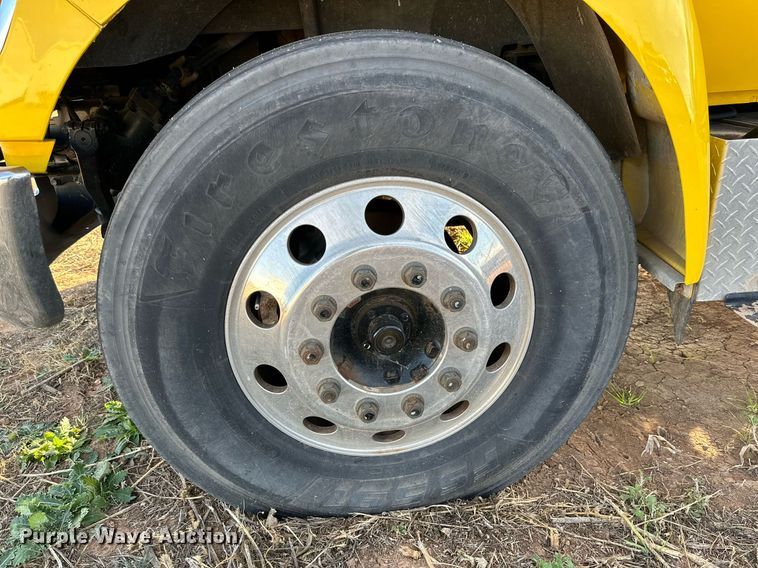 image for item JT9204 2012 Ford F650 Super Duty  Crew Cab flatbed truck