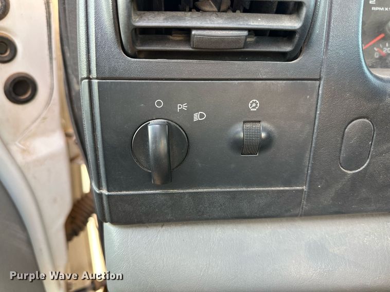 image for item JT9206 2006 Ford F450 Super Duty  flatbed truck