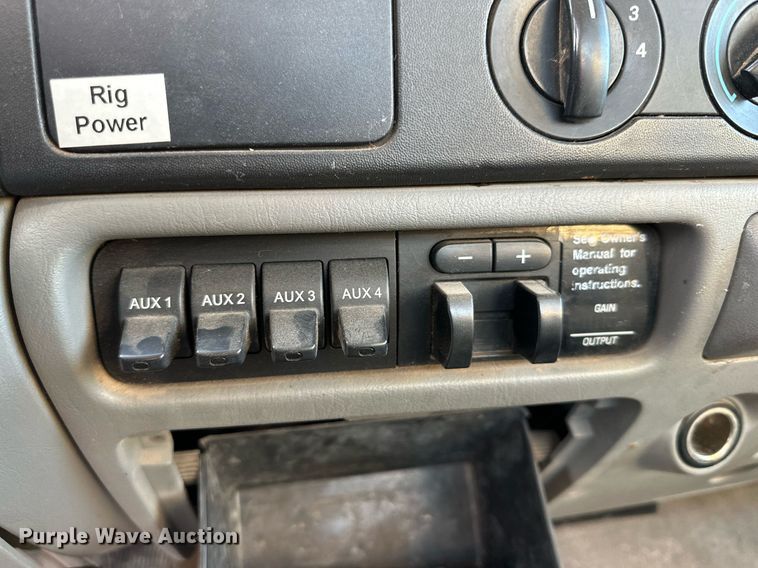 image for item JT9206 2006 Ford F450 Super Duty  flatbed truck