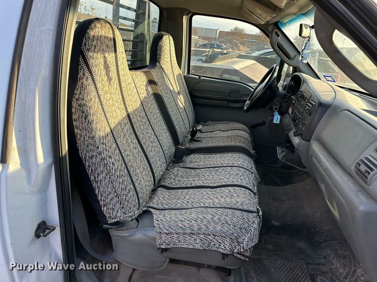 image for item JT9206 2006 Ford F450 Super Duty  flatbed truck