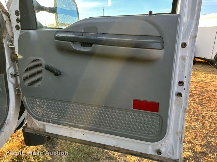 image for item JT9206 2006 Ford F450 Super Duty  flatbed truck