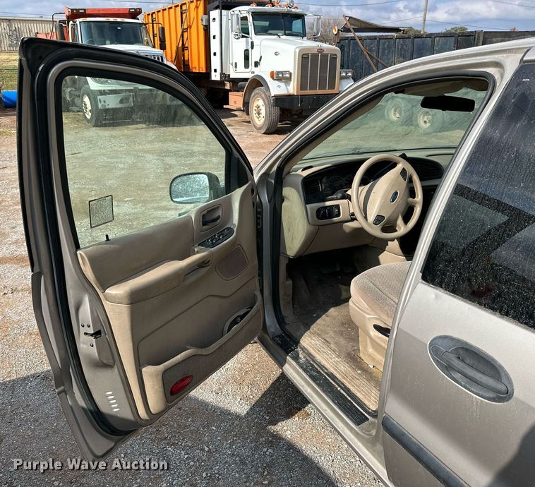 image for item JT9233 2003 Ford Windstar  van