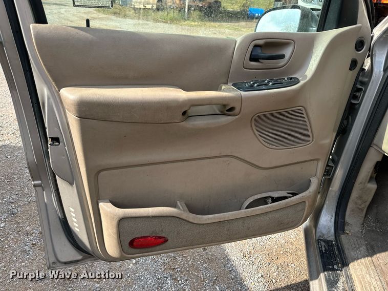 image for item JT9233 2003 Ford Windstar  van