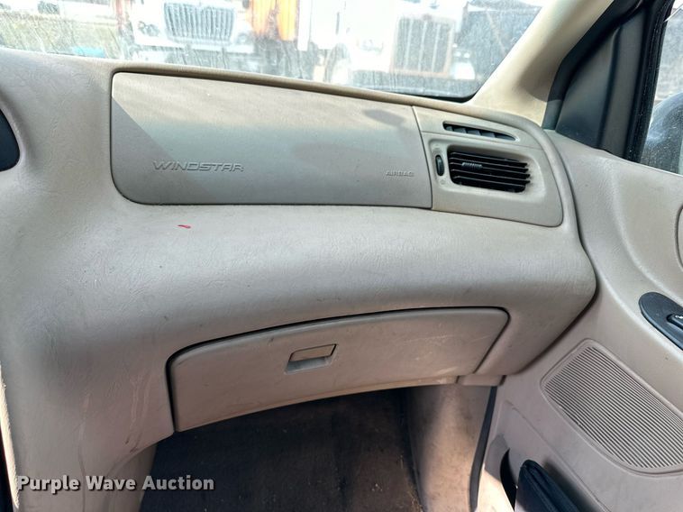 image for item JT9233 2003 Ford Windstar  van