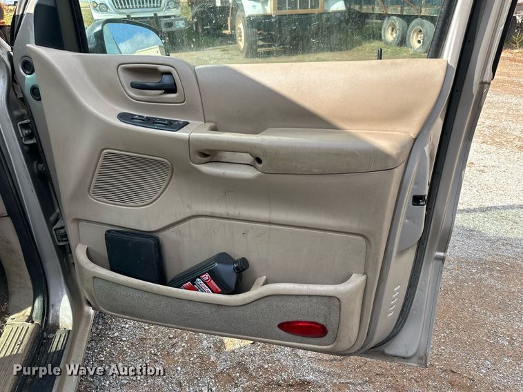 image for item JT9233 2003 Ford Windstar  van