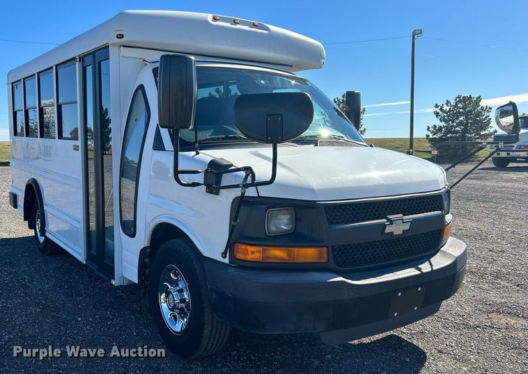 image for item KH9583 2011 Chevrolet Express G3500  shuttle bus