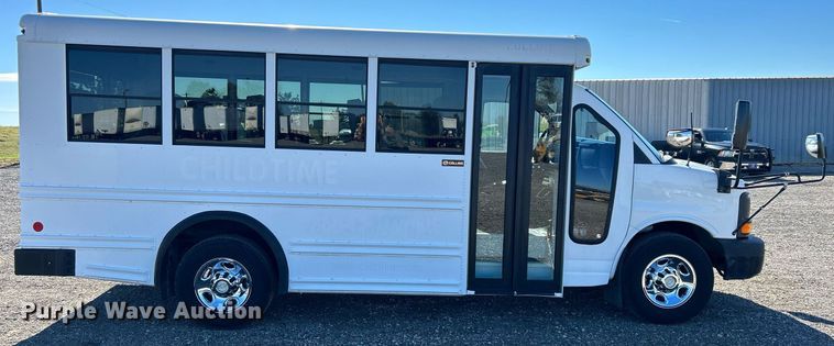 image for item KH9583 2011 Chevrolet Express G3500  shuttle bus