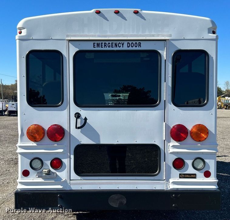 image for item KH9583 2011 Chevrolet Express G3500  shuttle bus