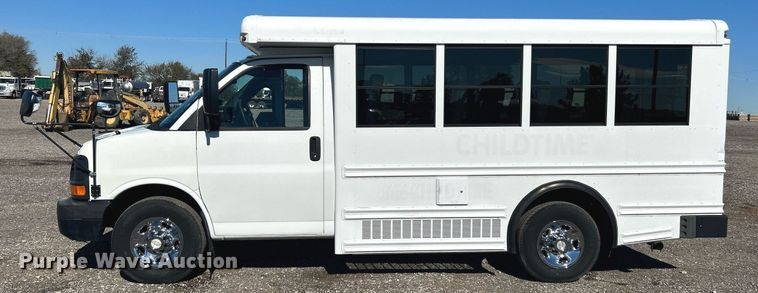 image for item KH9583 2011 Chevrolet Express G3500  shuttle bus