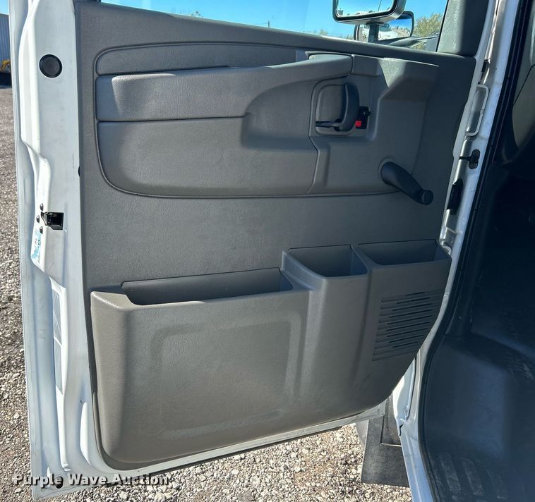 image for item KH9583 2011 Chevrolet Express G3500  shuttle bus