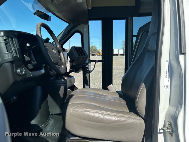 image for item KH9583 2011 Chevrolet Express G3500  shuttle bus