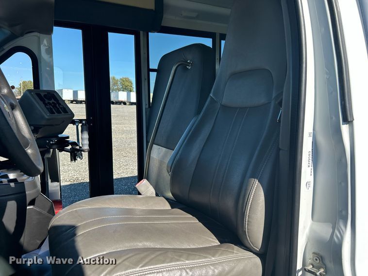 image for item KH9583 2011 Chevrolet Express G3500  shuttle bus