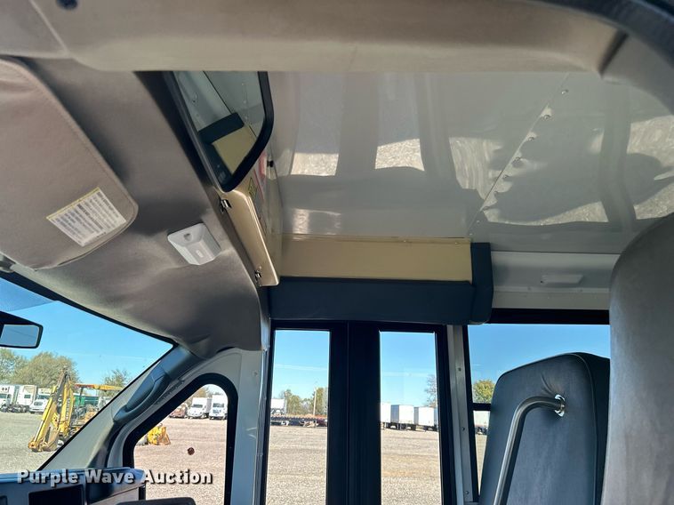 image for item KH9583 2011 Chevrolet Express G3500  shuttle bus