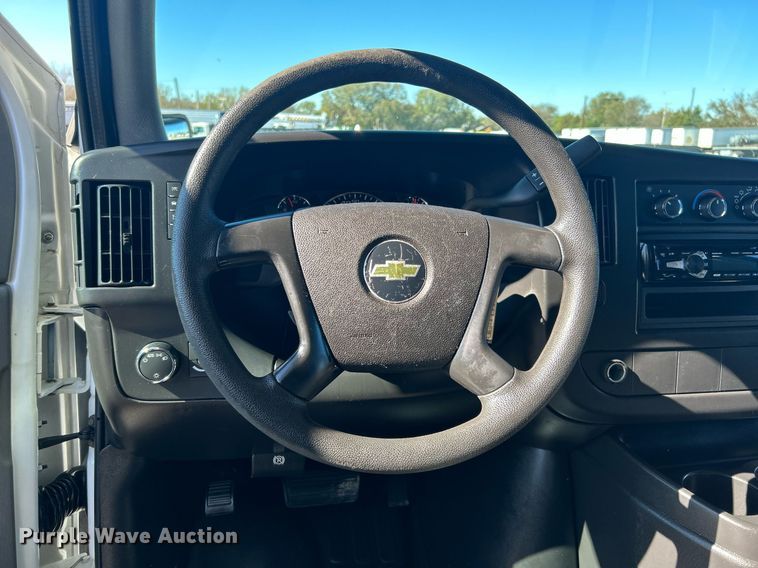 image for item KH9583 2011 Chevrolet Express G3500  shuttle bus