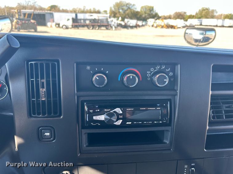 image for item KH9583 2011 Chevrolet Express G3500  shuttle bus