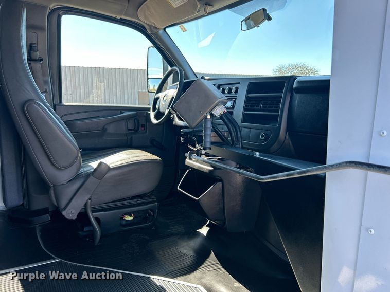 image for item KH9583 2011 Chevrolet Express G3500  shuttle bus