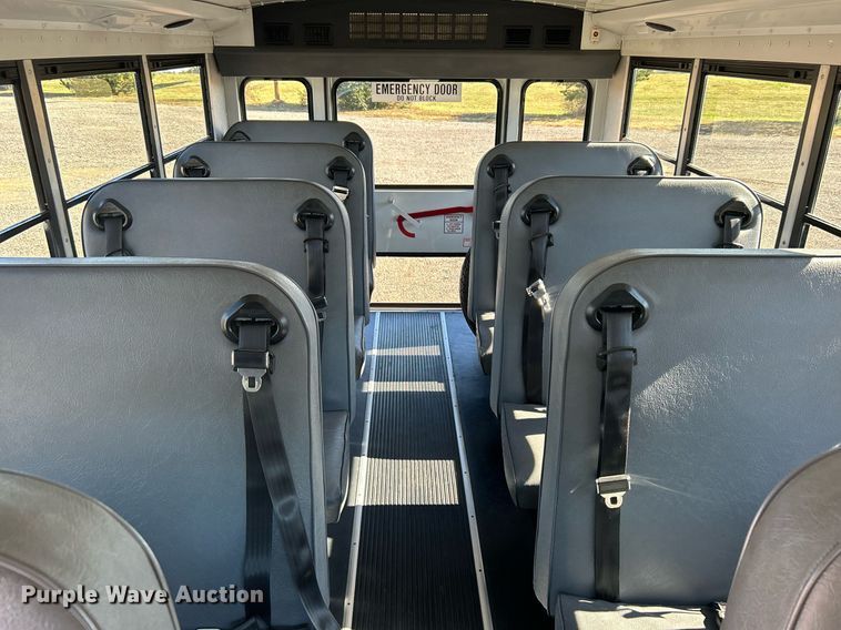 image for item KH9583 2011 Chevrolet Express G3500  shuttle bus