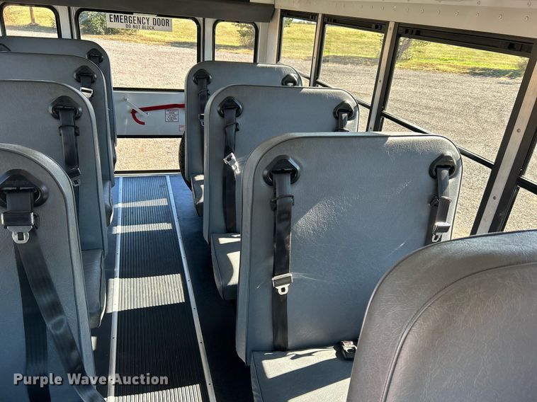 image for item KH9583 2011 Chevrolet Express G3500  shuttle bus