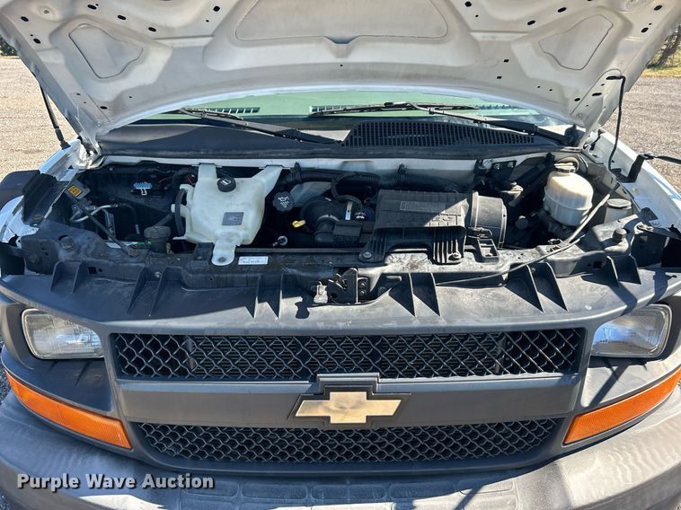 image for item KH9583 2011 Chevrolet Express G3500  shuttle bus