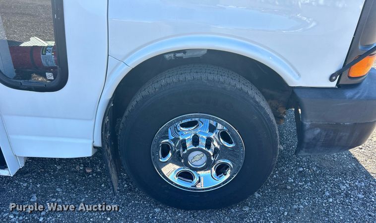 image for item KH9583 2011 Chevrolet Express G3500  shuttle bus