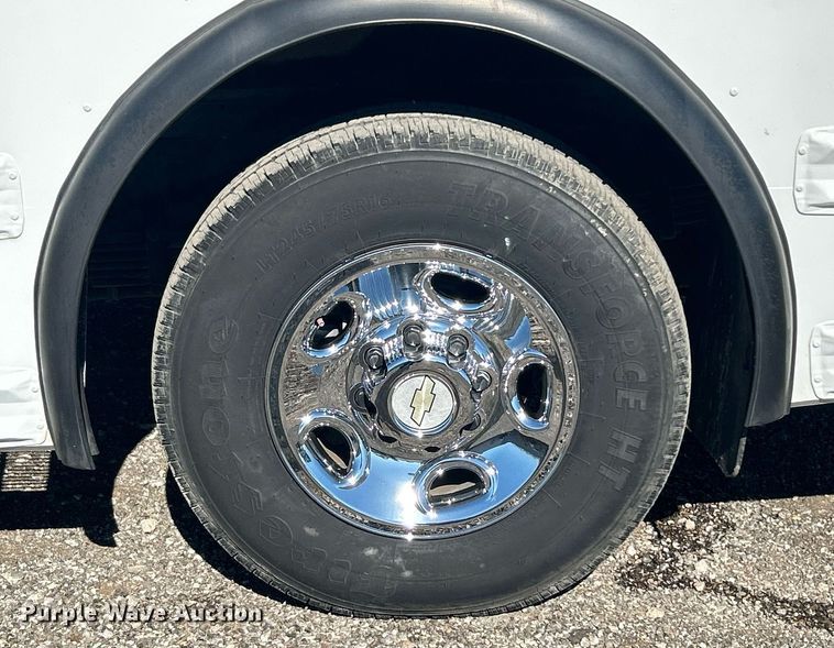 image for item KH9583 2011 Chevrolet Express G3500  shuttle bus