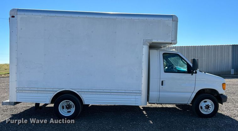 image for item KH9602 2006 Ford E450 Super Duty  box truck