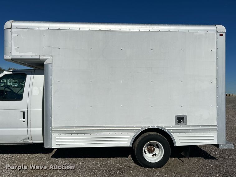 image for item KH9602 2006 Ford E450 Super Duty  box truck