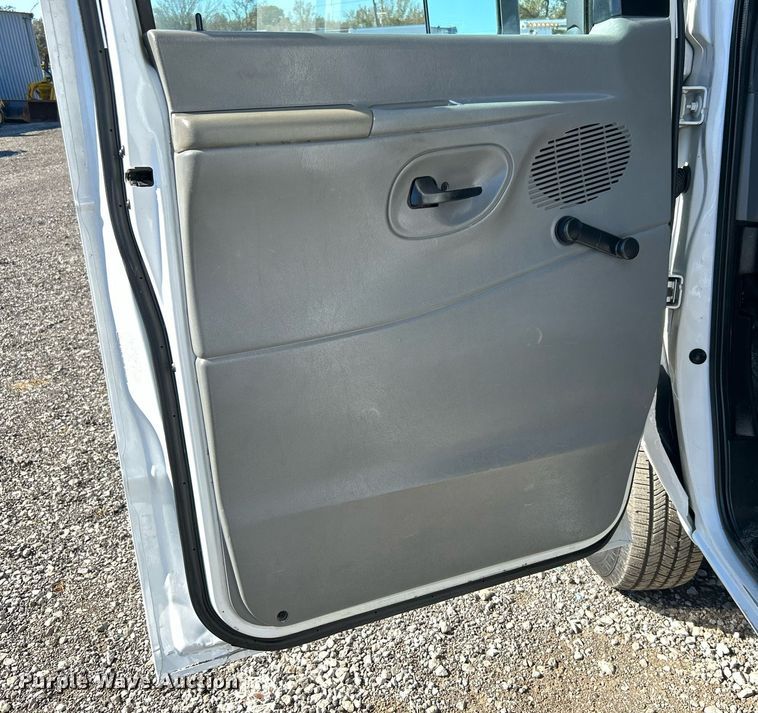 image for item KH9602 2006 Ford E450 Super Duty  box truck