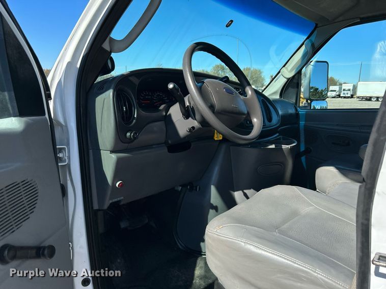 image for item KH9602 2006 Ford E450 Super Duty  box truck