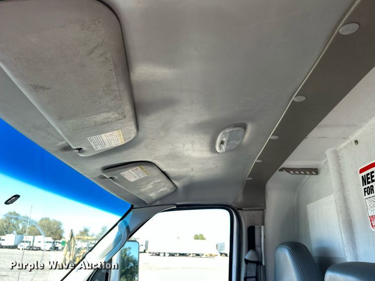 image for item KH9602 2006 Ford E450 Super Duty  box truck
