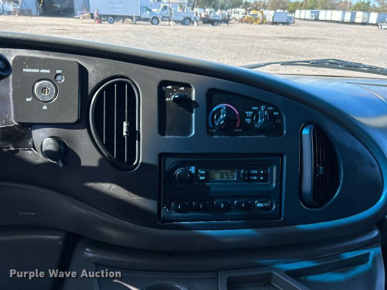 image for item KH9602 2006 Ford E450 Super Duty  box truck