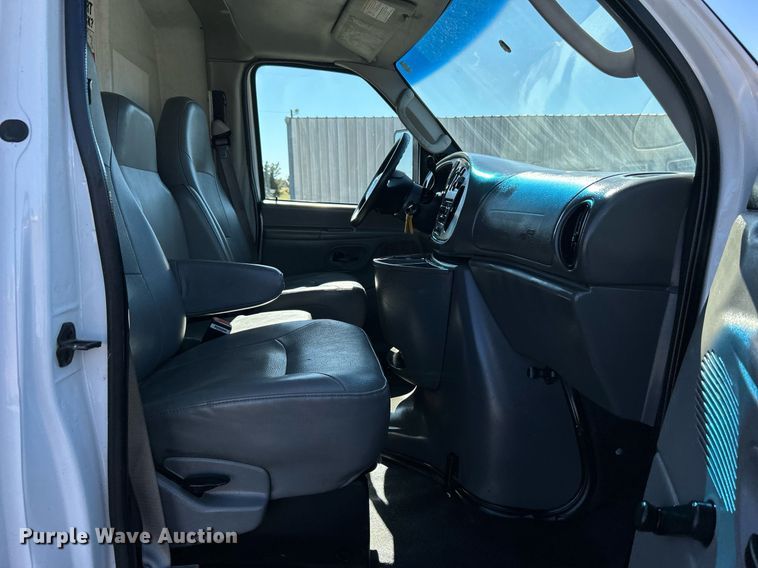 image for item KH9602 2006 Ford E450 Super Duty  box truck