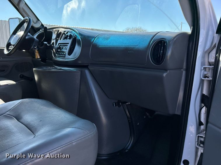 image for item KH9602 2006 Ford E450 Super Duty  box truck