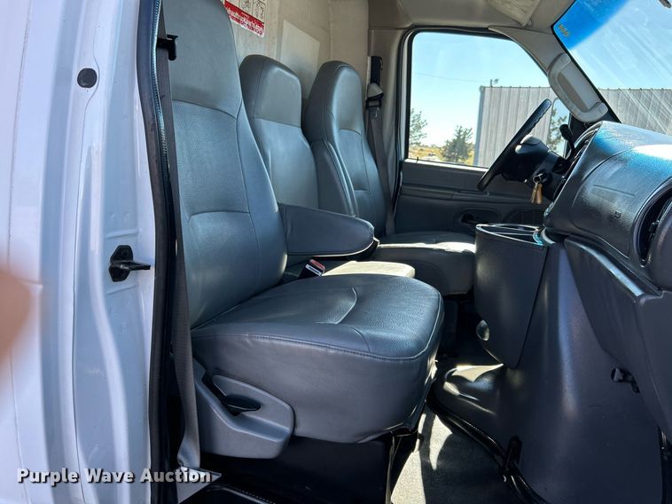 image for item KH9602 2006 Ford E450 Super Duty  box truck