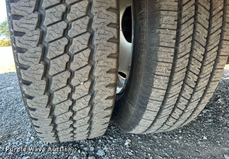 image for item KH9602 2006 Ford E450 Super Duty  box truck