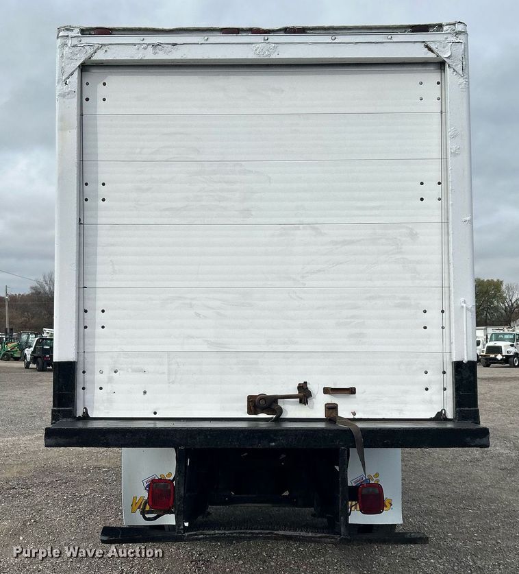 image for item KH9633 2001 International 4700  box truck