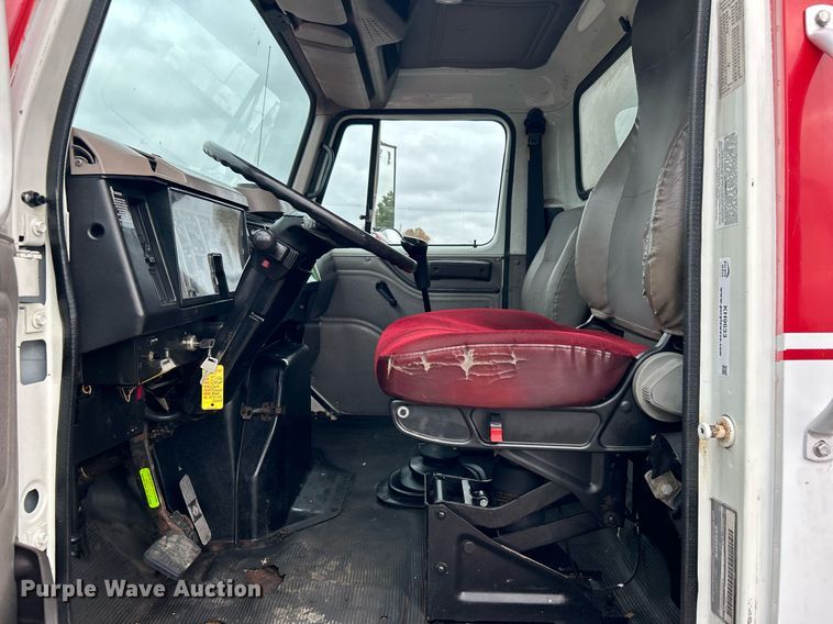 image for item KH9633 2001 International 4700  box truck