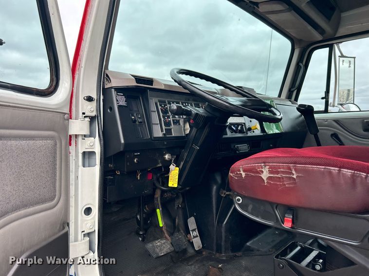 image for item KH9633 2001 International 4700  box truck