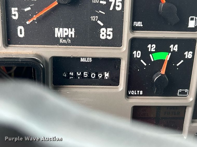 image for item KH9633 2001 International 4700  box truck