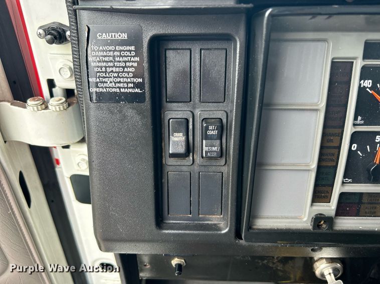 image for item KH9633 2001 International 4700  box truck